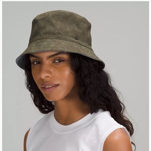 NWT Lululemon Both Ways Reversible Bucket Hat in Grey/Olive